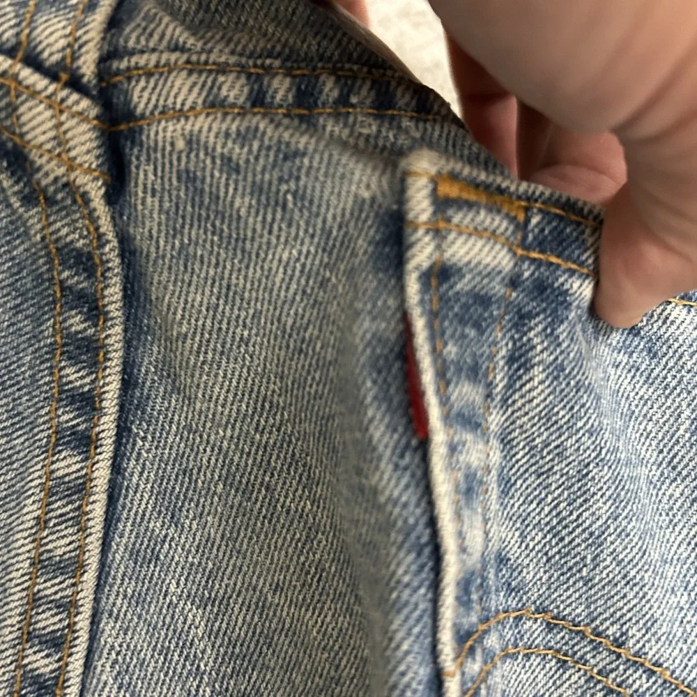 Vintage Levis Jeans Mens 36x34 Blue Denim 560 Loose Fit Tapered Leg Light Wash